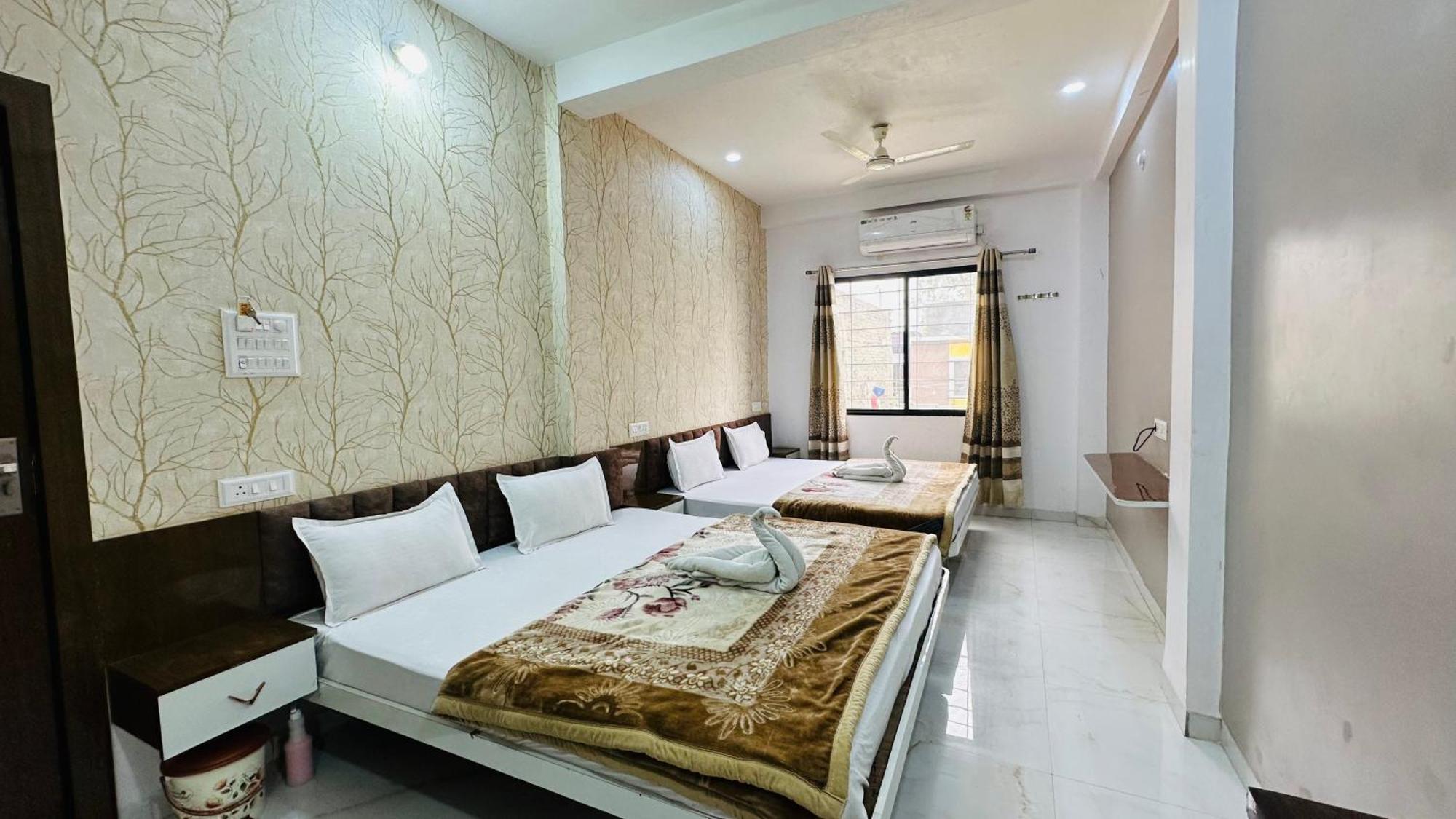 Hotel Kanha Palace Удджайн Екстер'єр фото