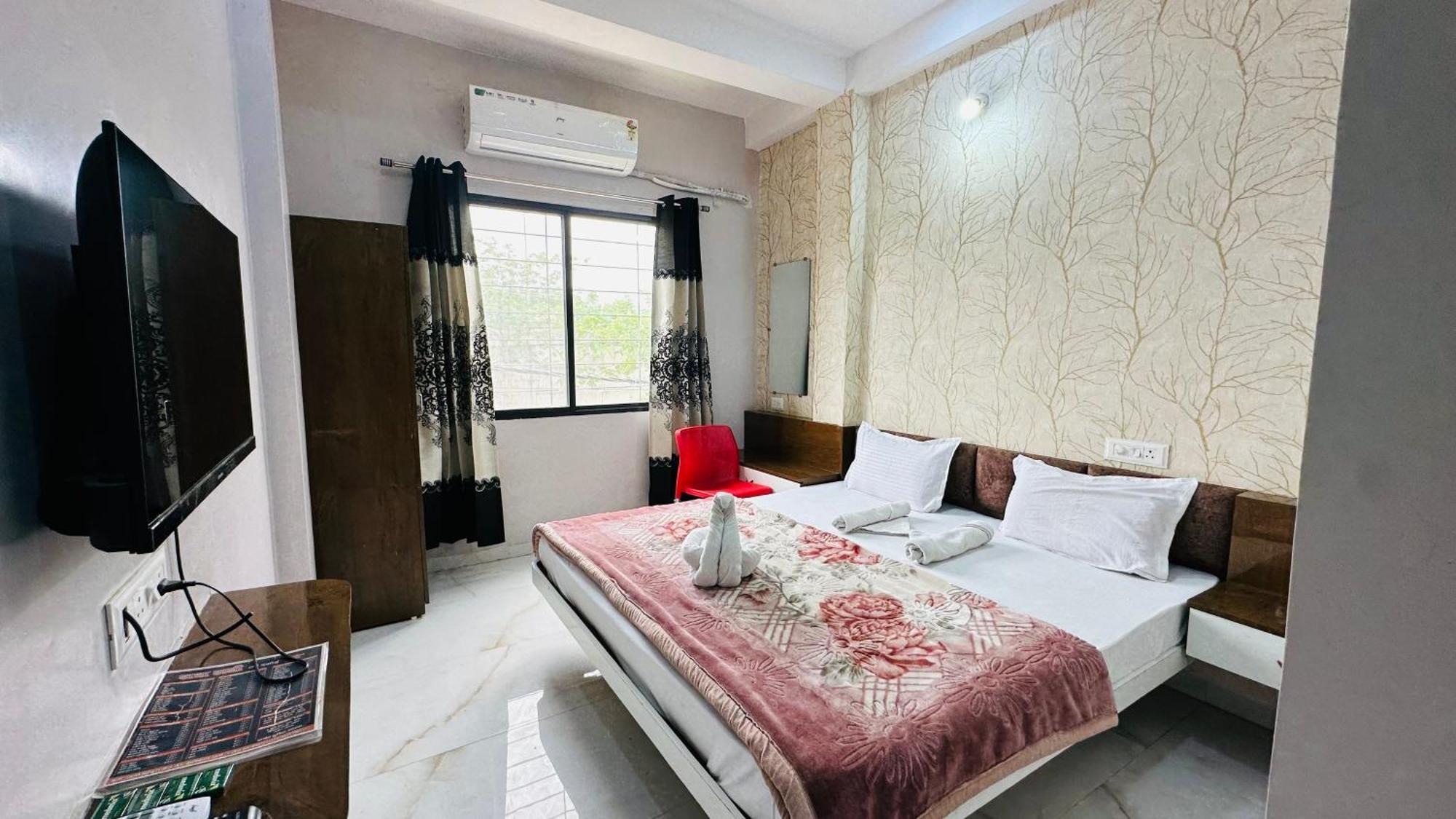 Hotel Kanha Palace Удджайн Екстер'єр фото